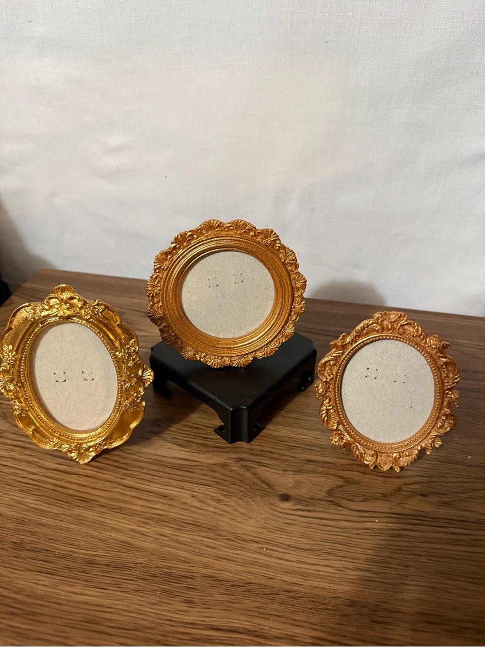 Gold Ornate Round Decorative Picture Frame - Unbranded
